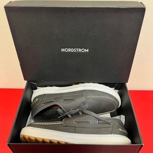 NORDSTROM KIDS LEATHER BOATING SHOES - SIZE 5